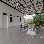 RedDoorz Syariah near Summarecon Mall Bekasi