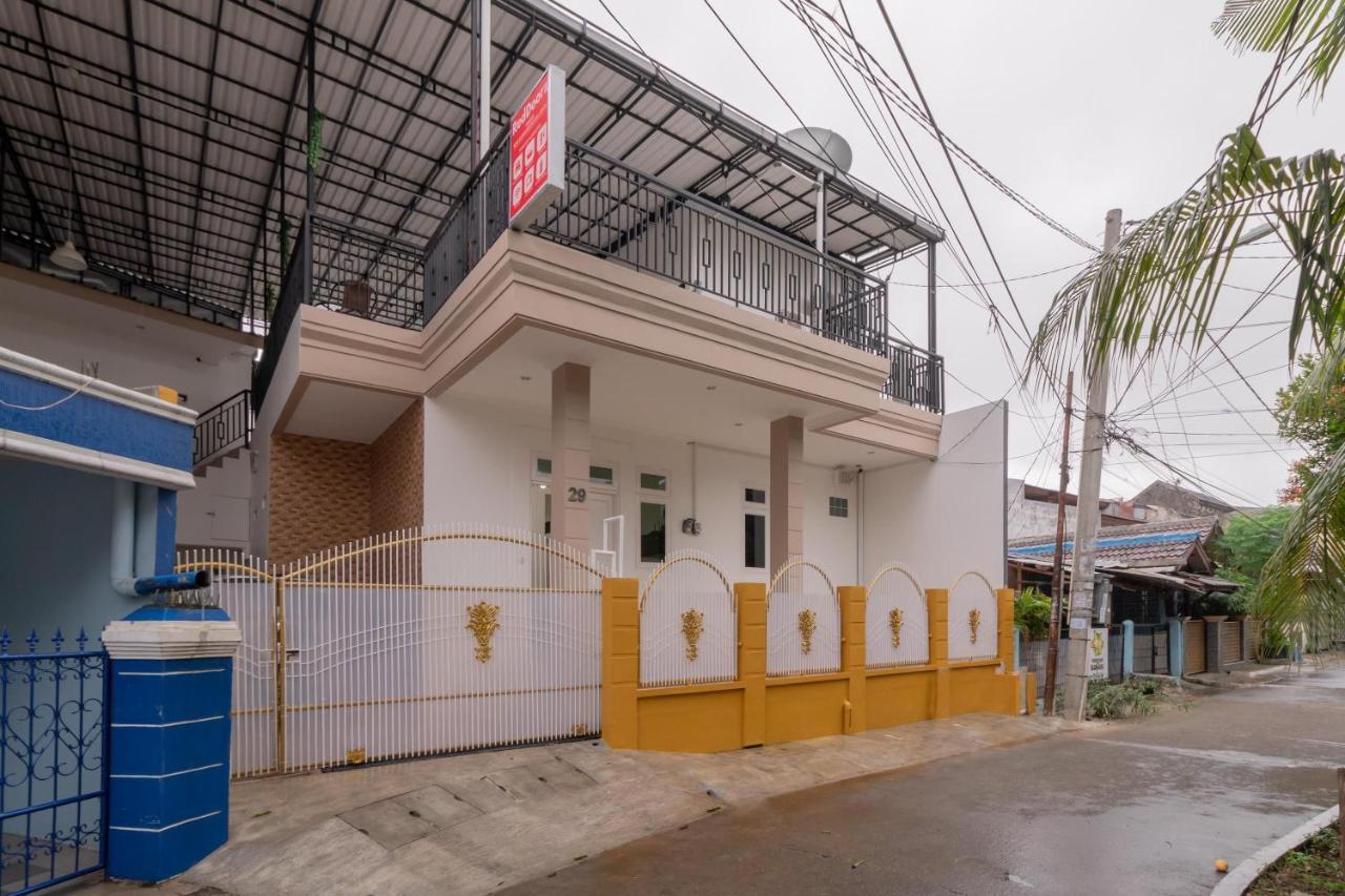 Hotel Reddoorz Syariah Near Summarecon Mall Bekasi